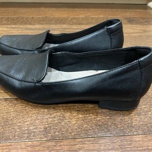 Clarks Size 8 leather loafers